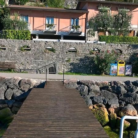 Villa Sul Lago Con Pontile Privato A Brenzone Sul Garda - Unique And Exclusive Exteriör bild