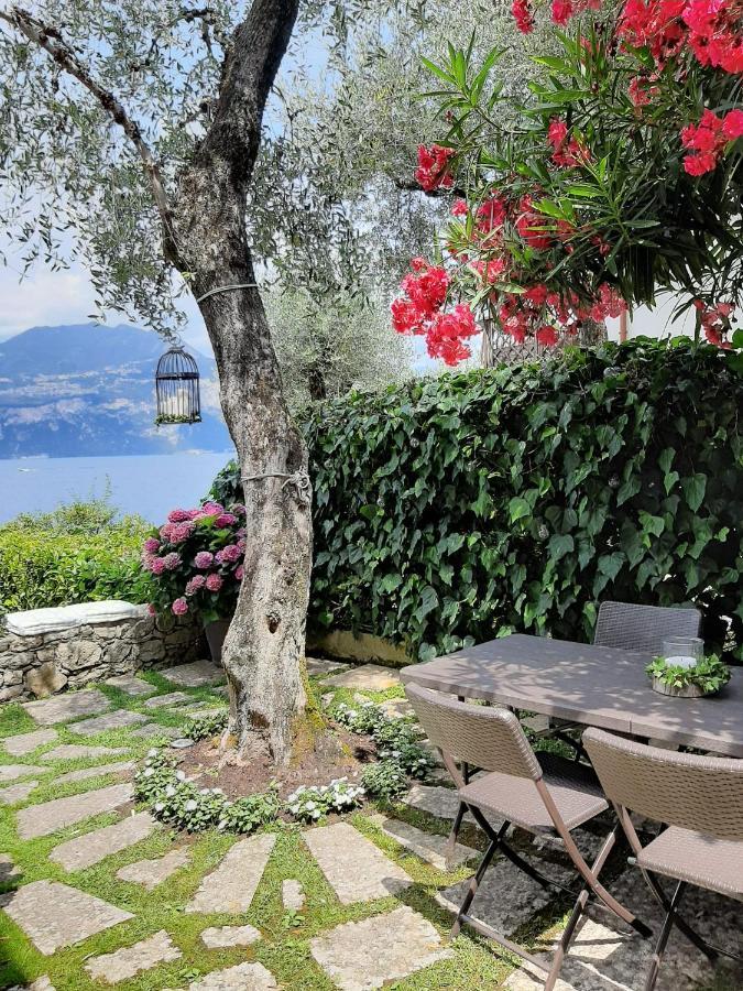 Villa Sul Lago Con Pontile Privato A Brenzone Sul Garda - Unique And Exclusive Exteriör bild