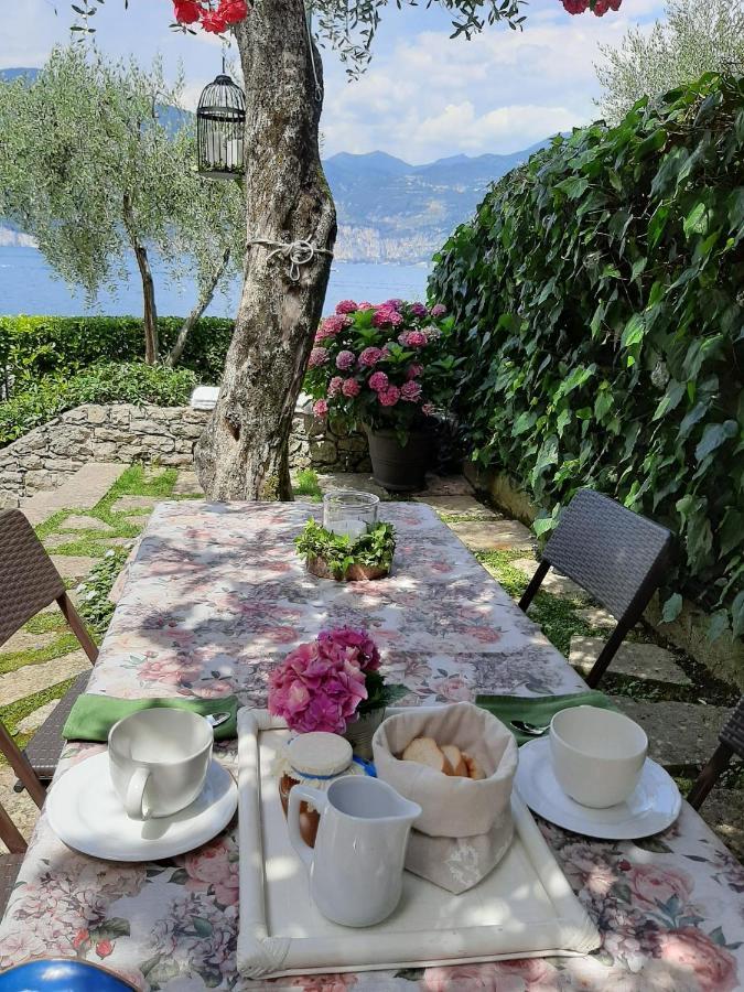 Villa Sul Lago Con Pontile Privato A Brenzone Sul Garda - Unique And Exclusive Exteriör bild
