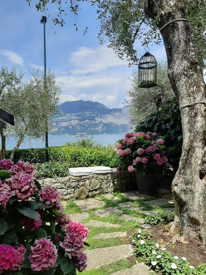 Villa Sul Lago Con Pontile Privato A Brenzone Sul Garda - Unique And Exclusive Exteriör bild