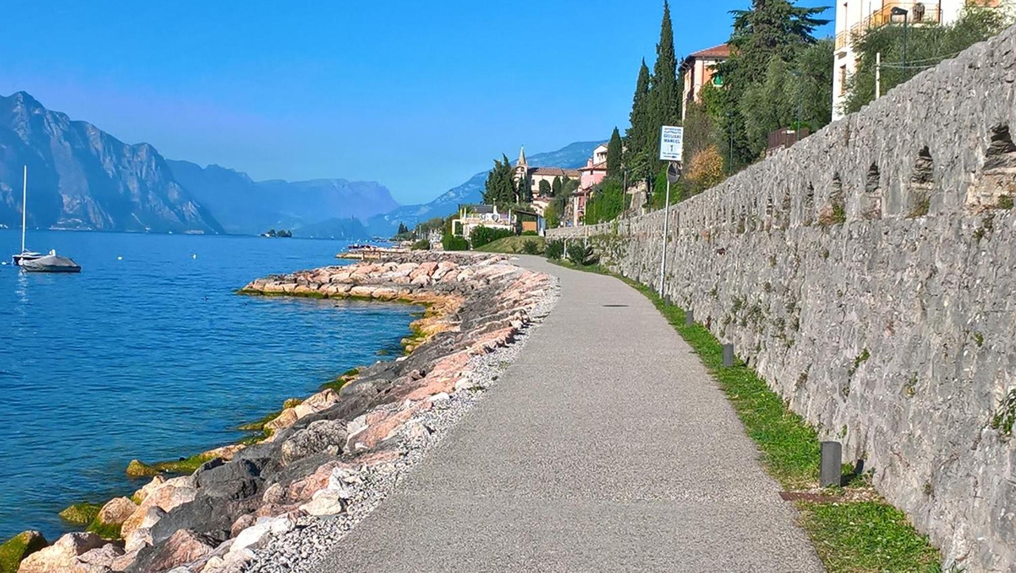 Villa Sul Lago Con Pontile Privato A Brenzone Sul Garda - Unique And Exclusive Exteriör bild