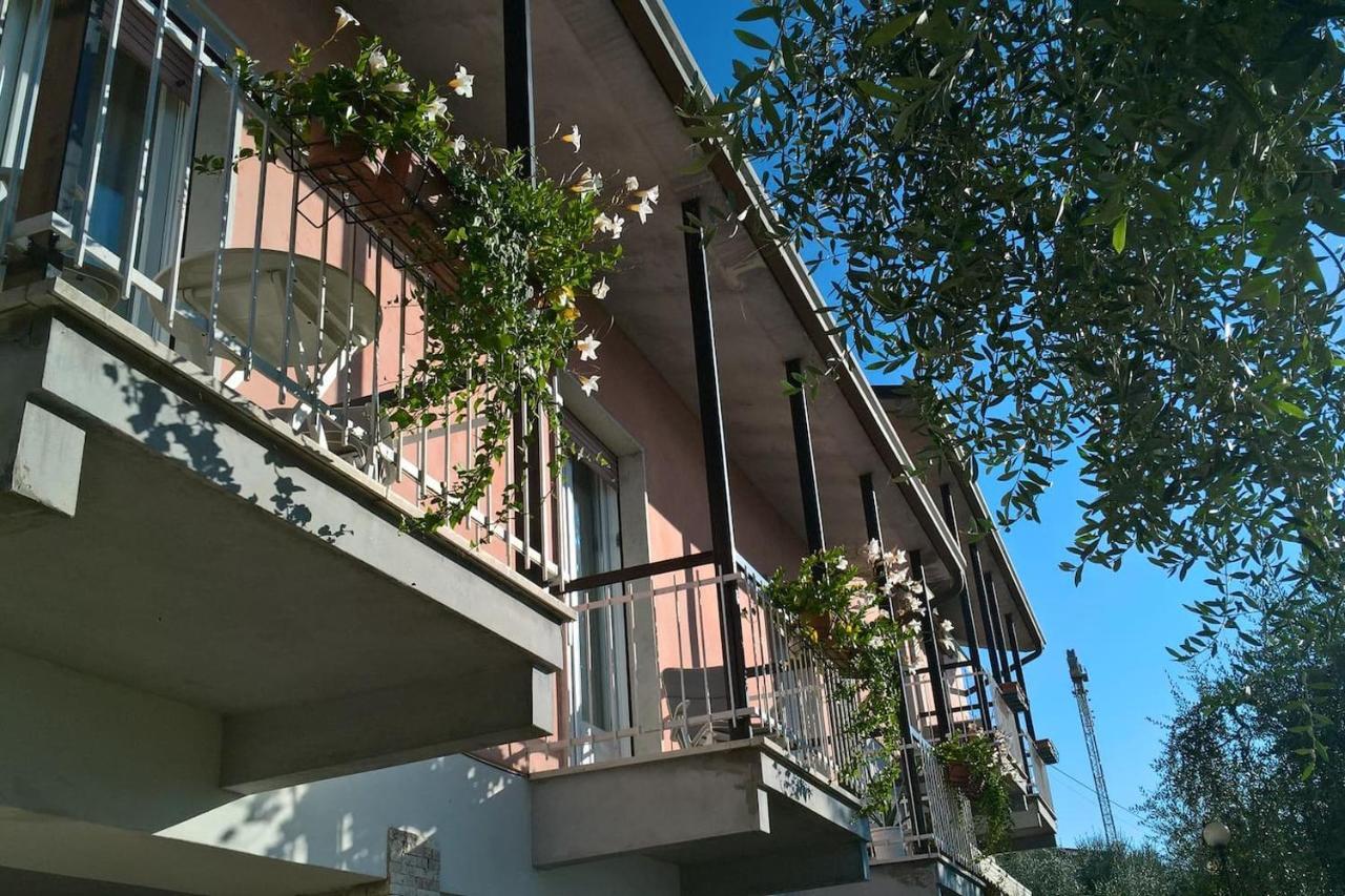 Villa Sul Lago Con Pontile Privato A Brenzone Sul Garda - Unique And Exclusive Exteriör bild