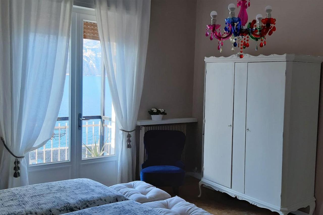 Villa Sul Lago Con Pontile Privato A Brenzone Sul Garda - Unique And Exclusive Exteriör bild