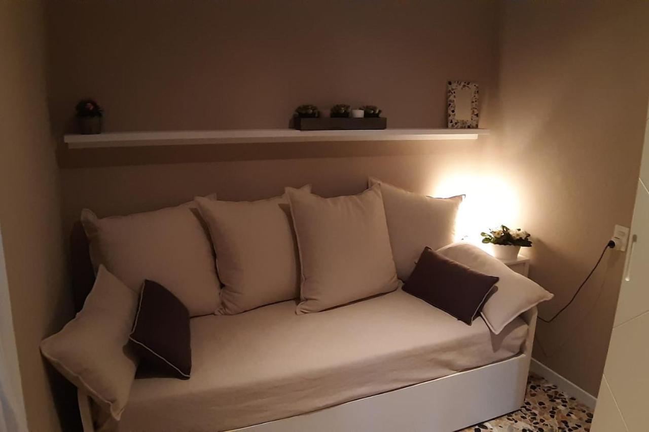 Villa Sul Lago Con Pontile Privato A Brenzone Sul Garda - Unique And Exclusive Exteriör bild